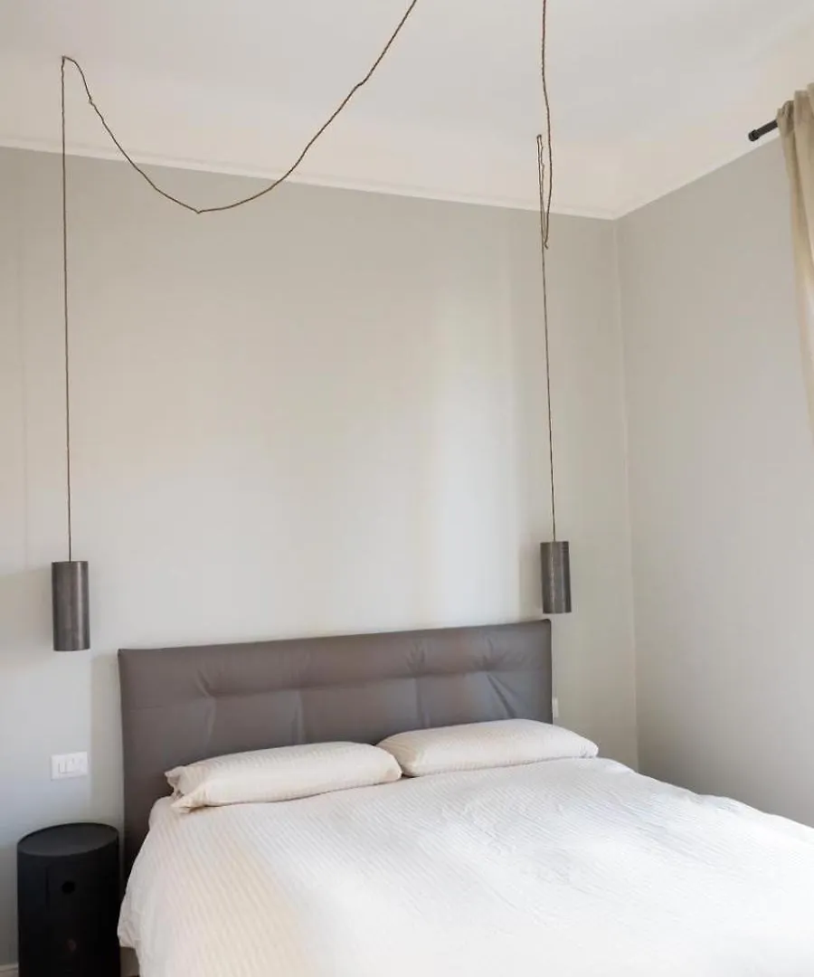 Cozy Renovated Comfort Apartment In Isola Milan